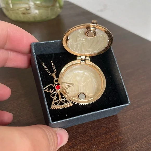 NIB Necklace and box - Picture 2 of 2